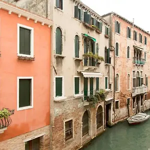 https://dreaming-venice-apartment.hotelslidodijesolo.com